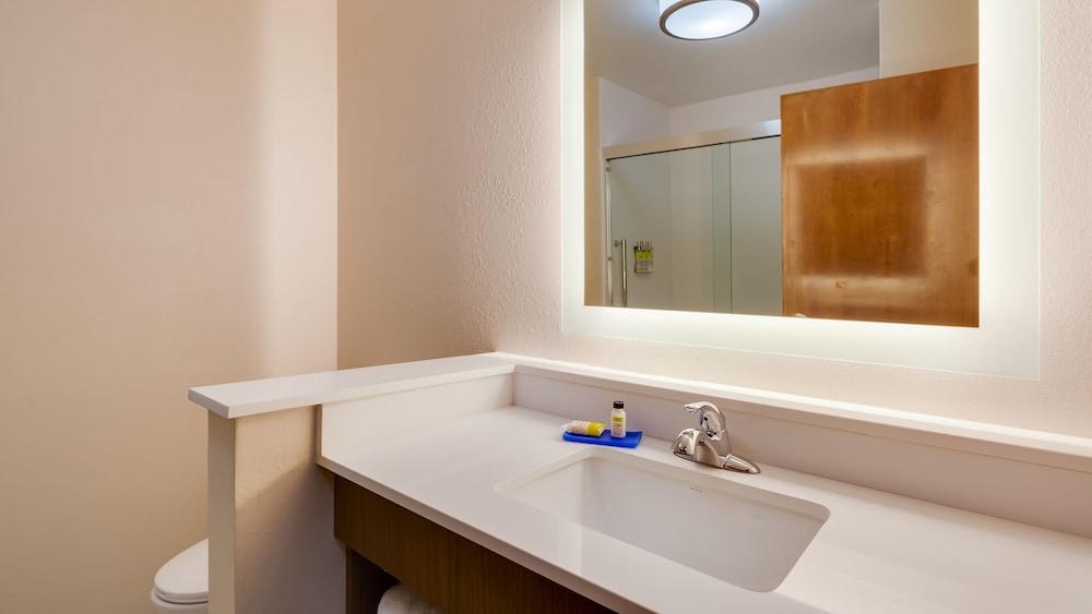 Holiday Inn Express & Suites Latta by IHG photo 3