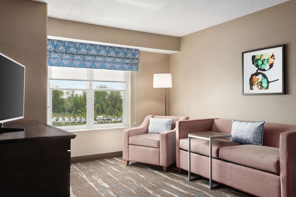 Hampton Inn & Suites Ft. Wayne-North photo 18