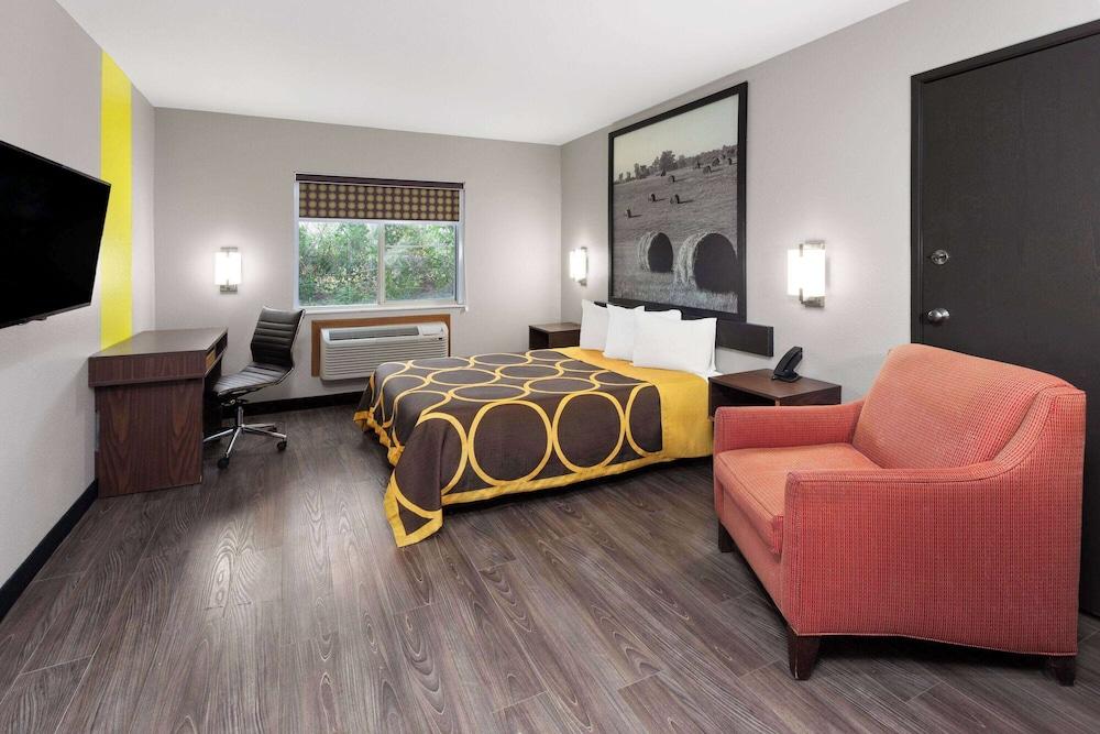Super 8 by Wyndham Olney photo 11