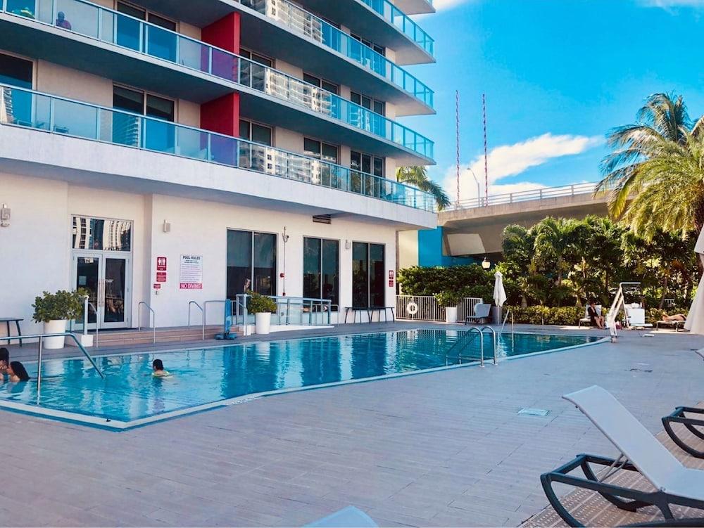 South Ocean Suites photo 4