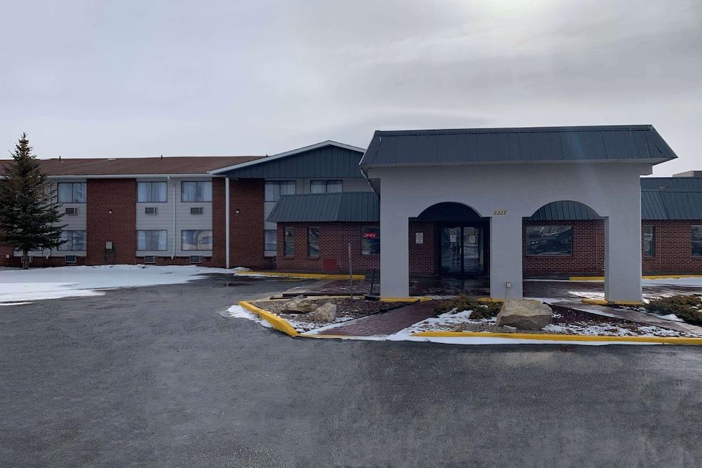 Days Inn by Wyndham Rawlins photo 46
