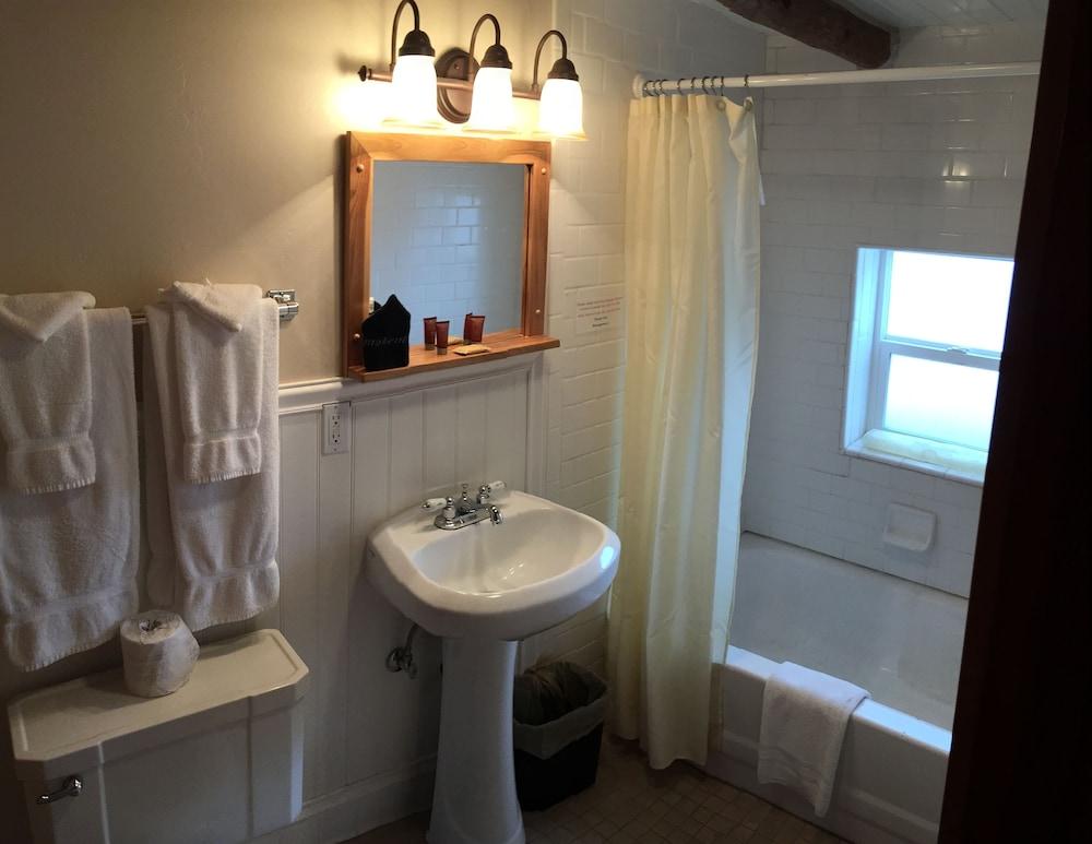 The Historic Madison Hotel Motel photo 25