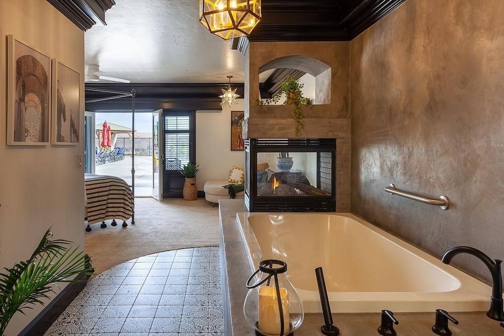 Cameo Heights Mansion photo 68