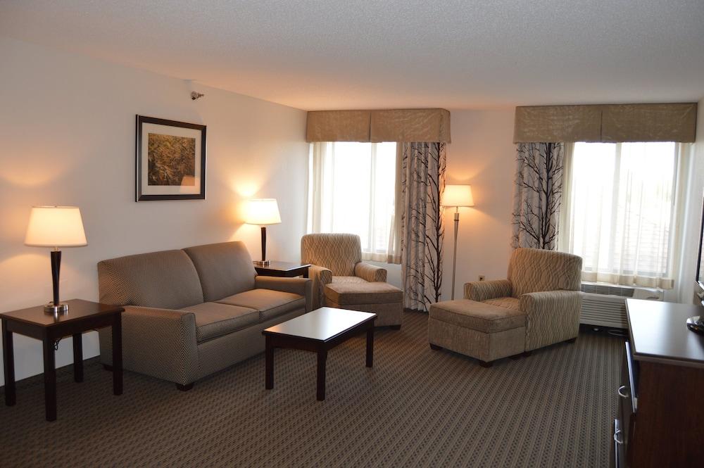 Holiday Inn Express & Suites Winner by IHG photo 8