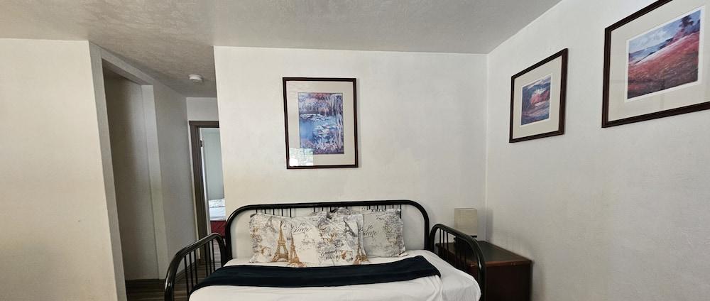 Cedar Lodge Motel photo 48
