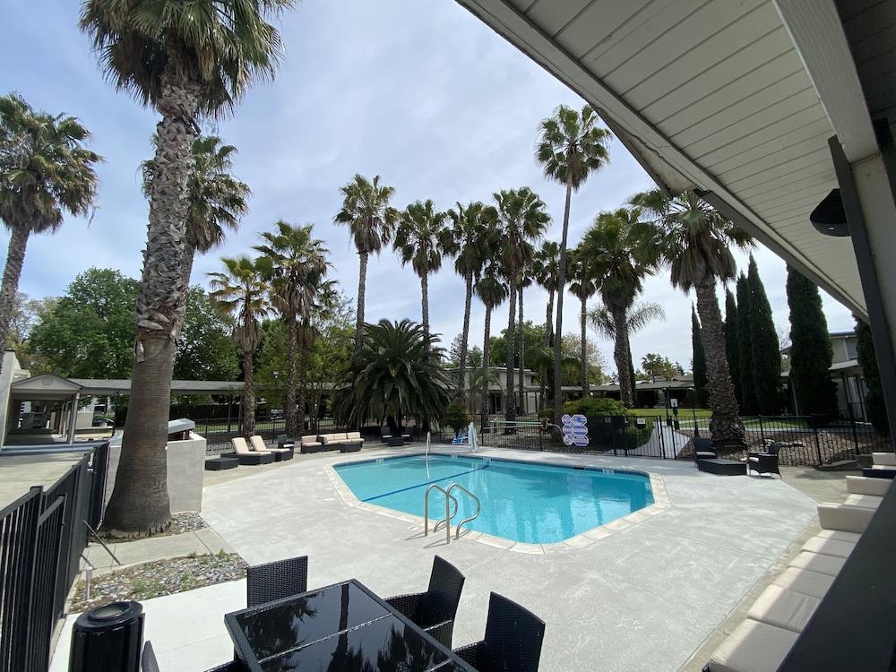 Prodigy Hotel, a Days Inn by Wyndham photo 38
