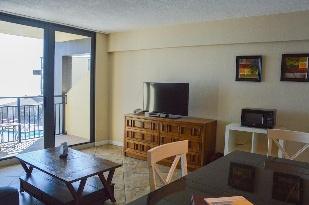 Hawaiian Inn Beach Resort photo 43