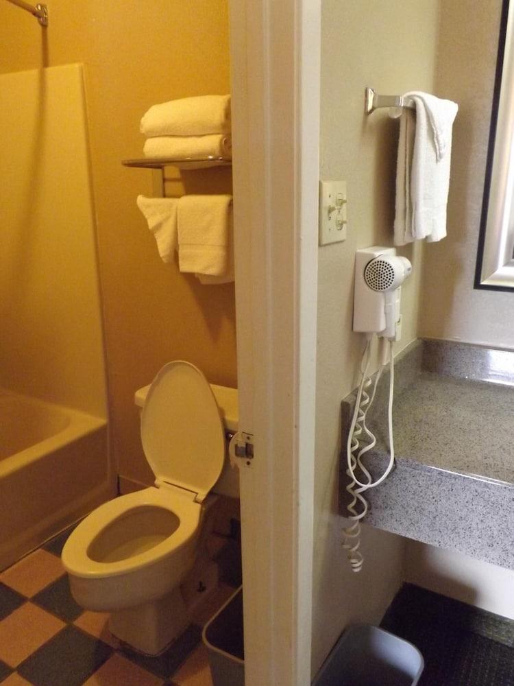 Executive Inn by OYO Kilgore North photo 17