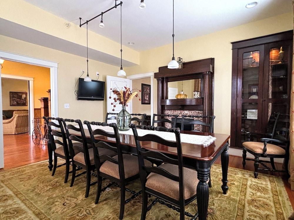 Grand Lux Inn photo 37
