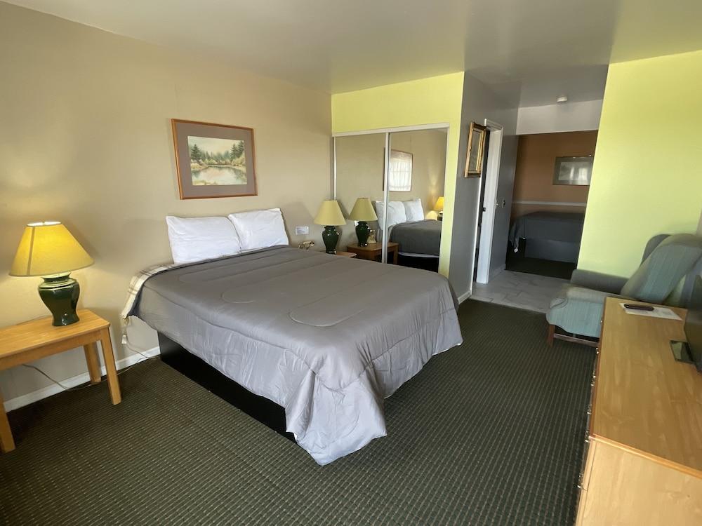 Capital O First Heritage Inn Rantoul IL I 57 photo 35