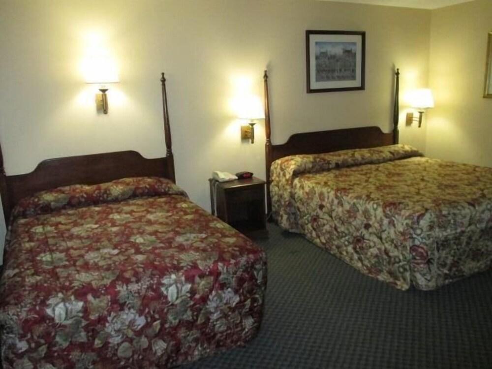 Royal Inn Taylorsville photo 13