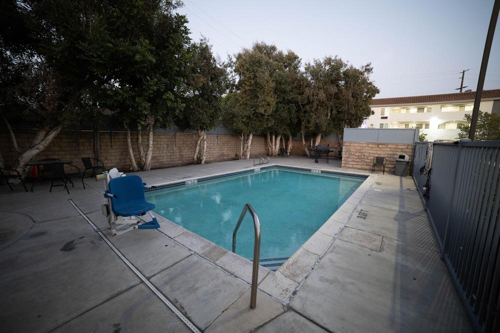 Mid City Inn and Suites photo 3
