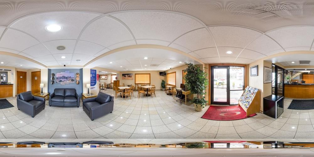 Econolodge Inn & Suites photo 2