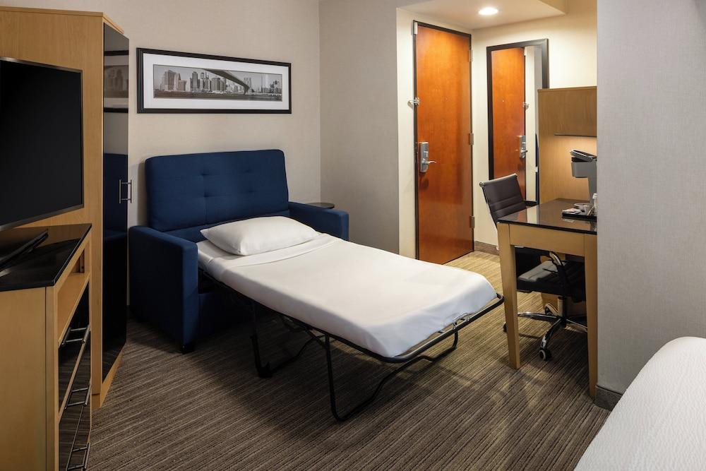 Holiday Inn Express New York City- Wall Street by IHG photo 13