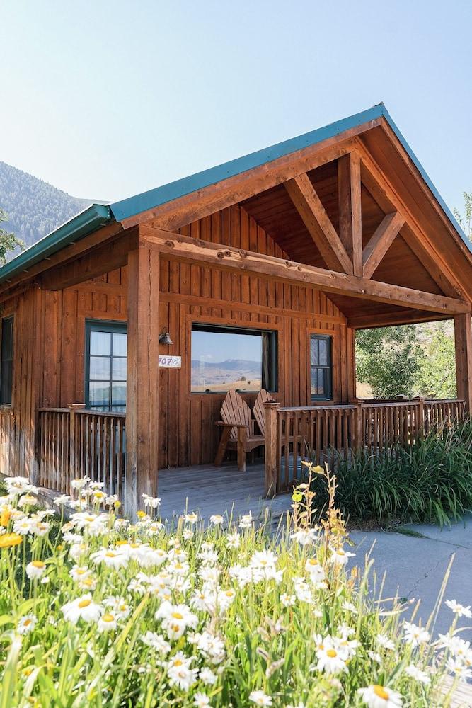 Chico Hot Springs Resort & Day Spa photo 89