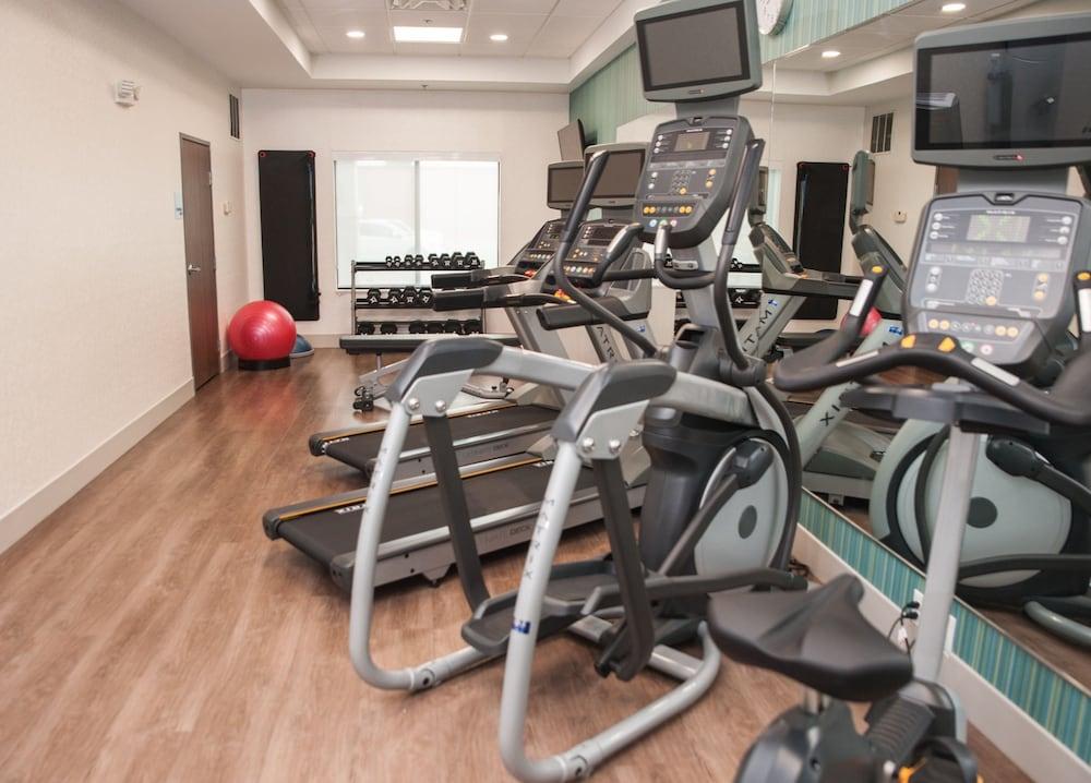 Holiday Inn Express & Suites Norfolk by IHG photo 17