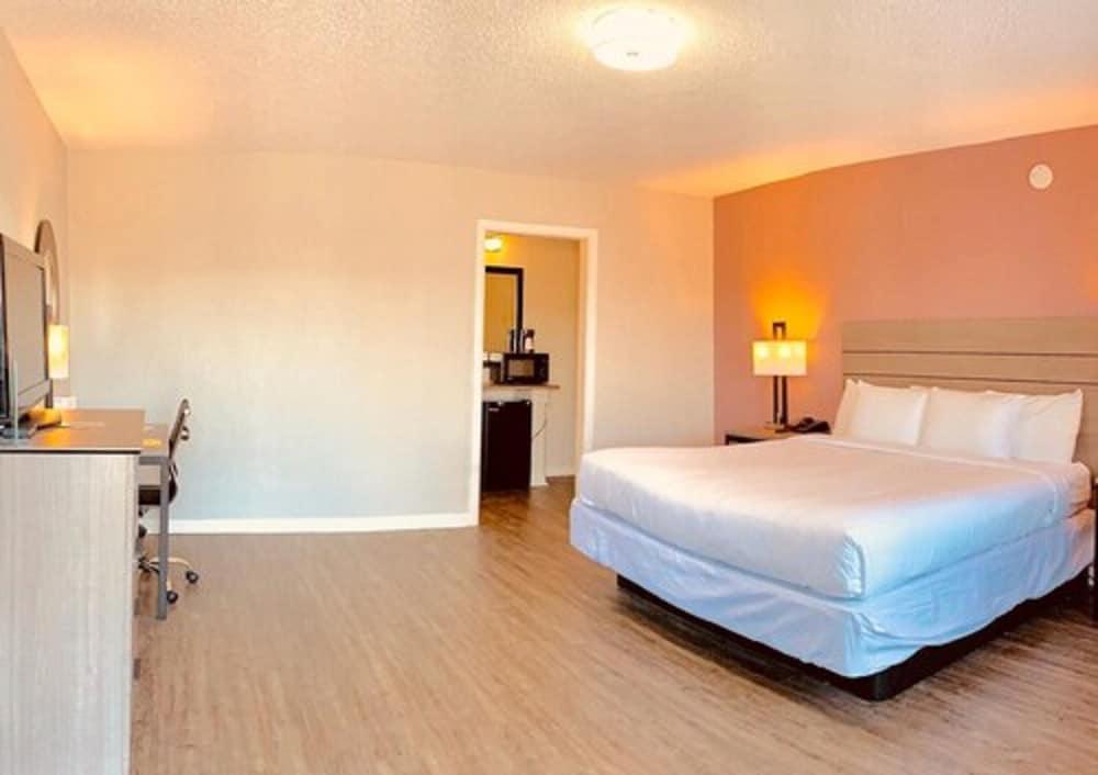 Econo Lodge Inn & Suites Abilene East District photo 14