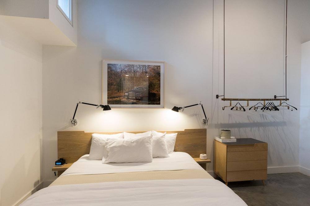 The 404 Hotel photo 3