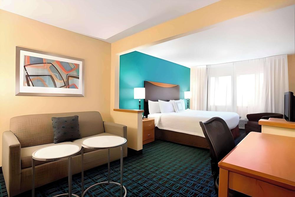 Dubuque Inn & Suites photo 9