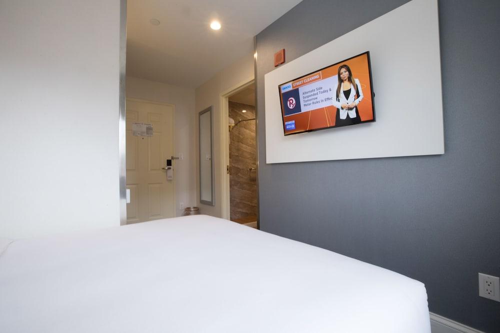 Mayfair Inn and Suites photo 18