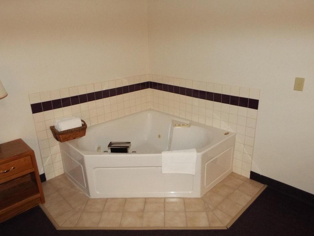 FairBridge Inn & Suites in Thorp, WI photo 21