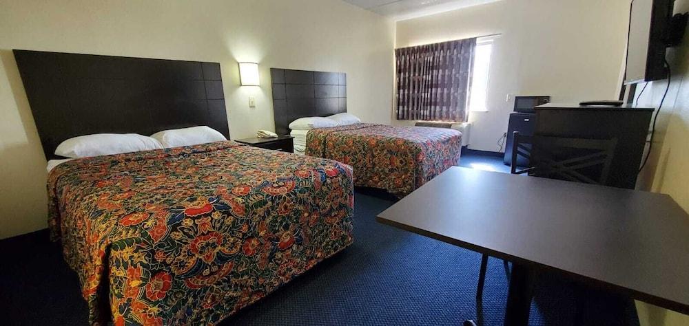 Plano Inn & Suites photo 10