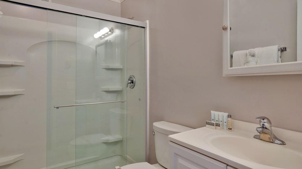 Montauk Oceanside Suites photo 17