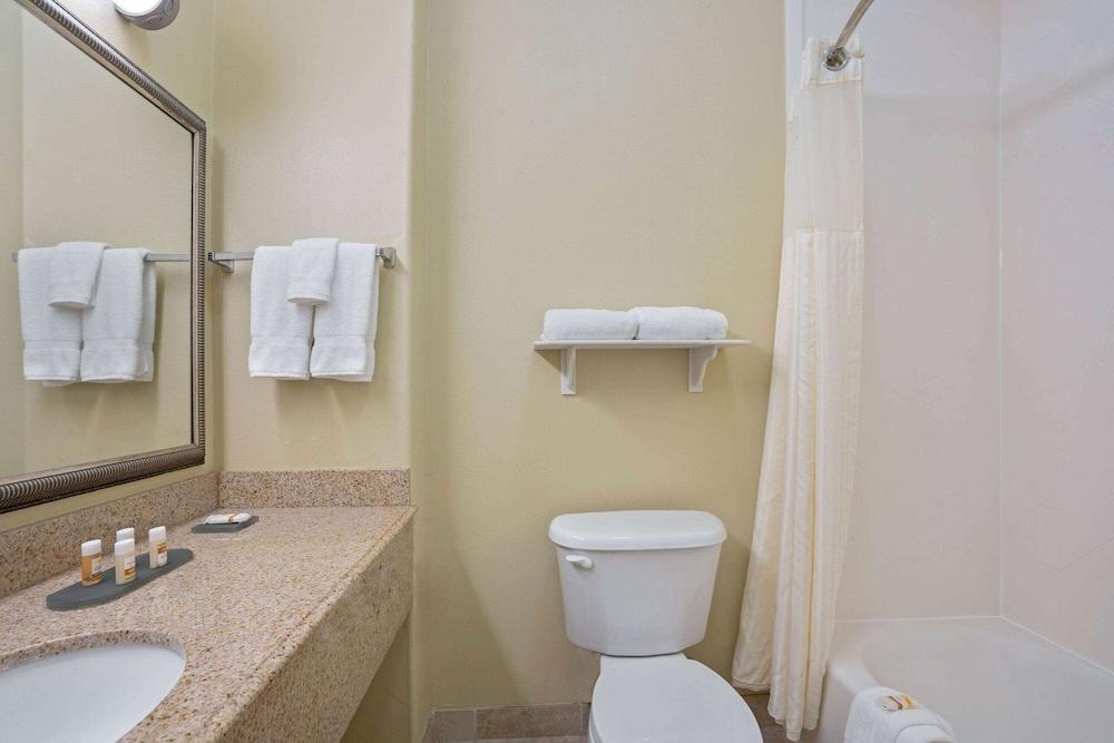 Sonesta Essential Houston Westchase photo 19