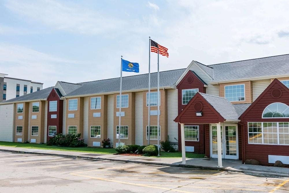 Days Inn & Suites by Wyndham Pryor — hotel in Pryor