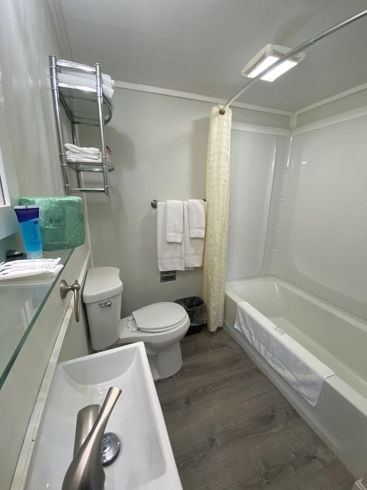 SHIPS INN Hotel photo 20