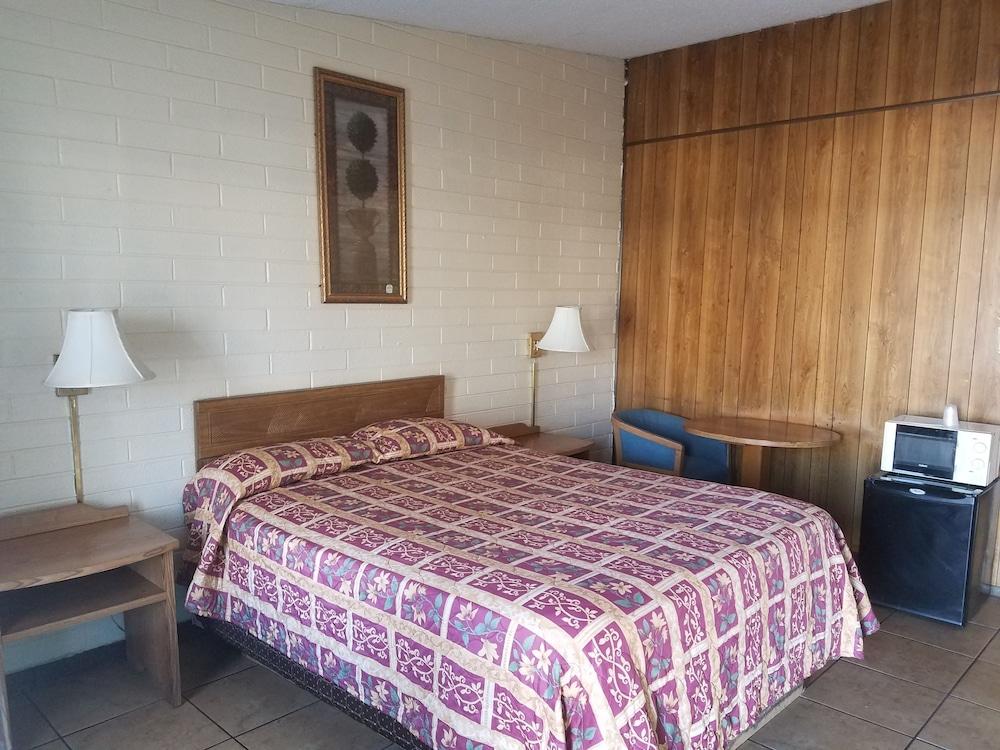Beverly Crest Motor Inn photo 12