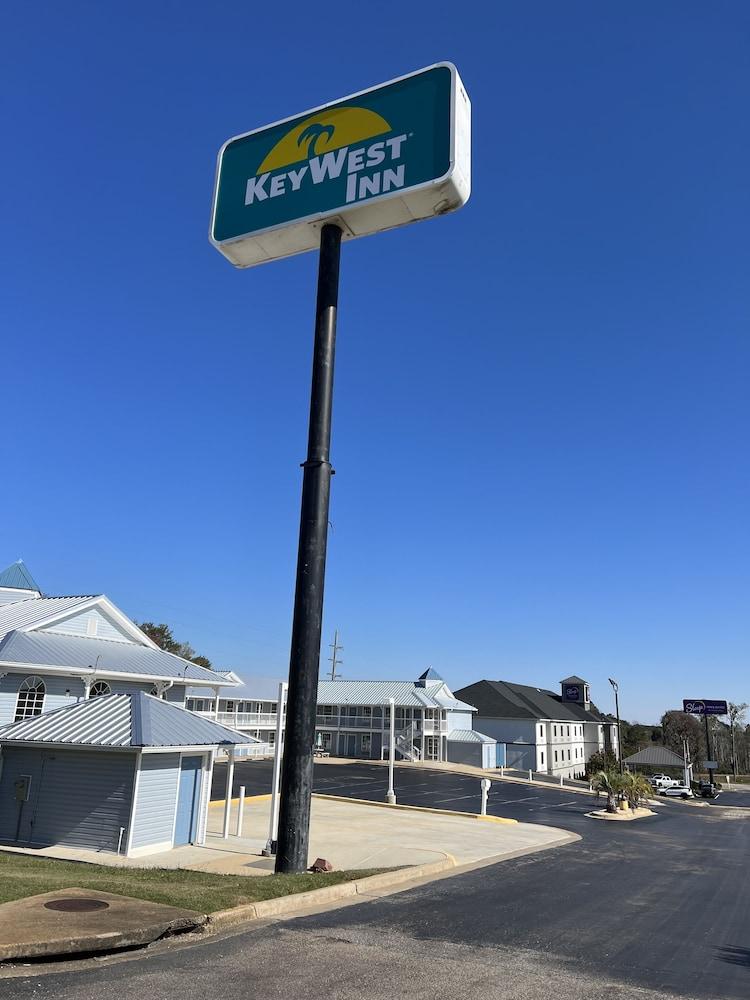 Key West Inn - Millbrook photo 18