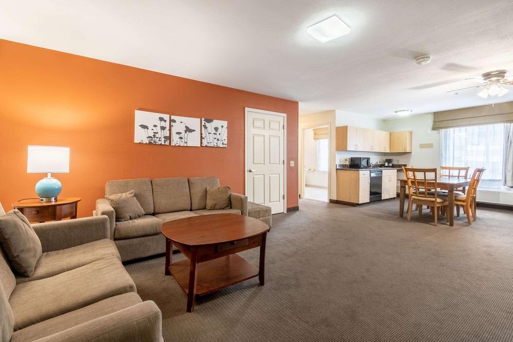 Sleep Inn & Suites Ronks - Lancaster Area photo 36