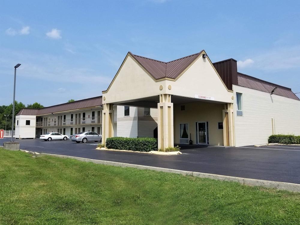 Americas Best Value Inn Manchester, TN photo 1