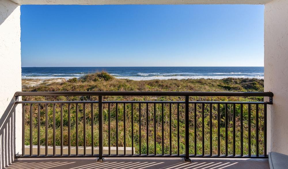 Beacher's Lodge Oceanfront Suites photo 41