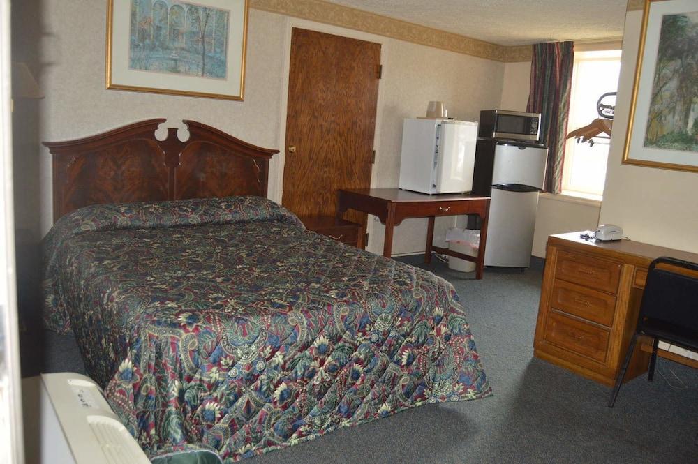 Budget Inn of Claypool Hill photo 5