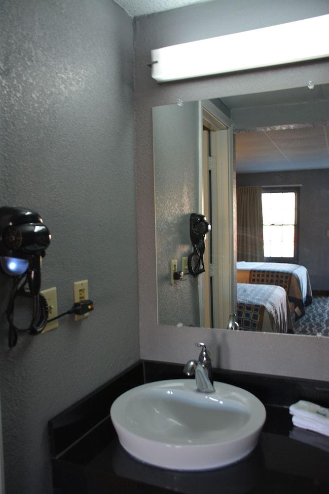 Travelodge by Wyndham Walterboro photo 17