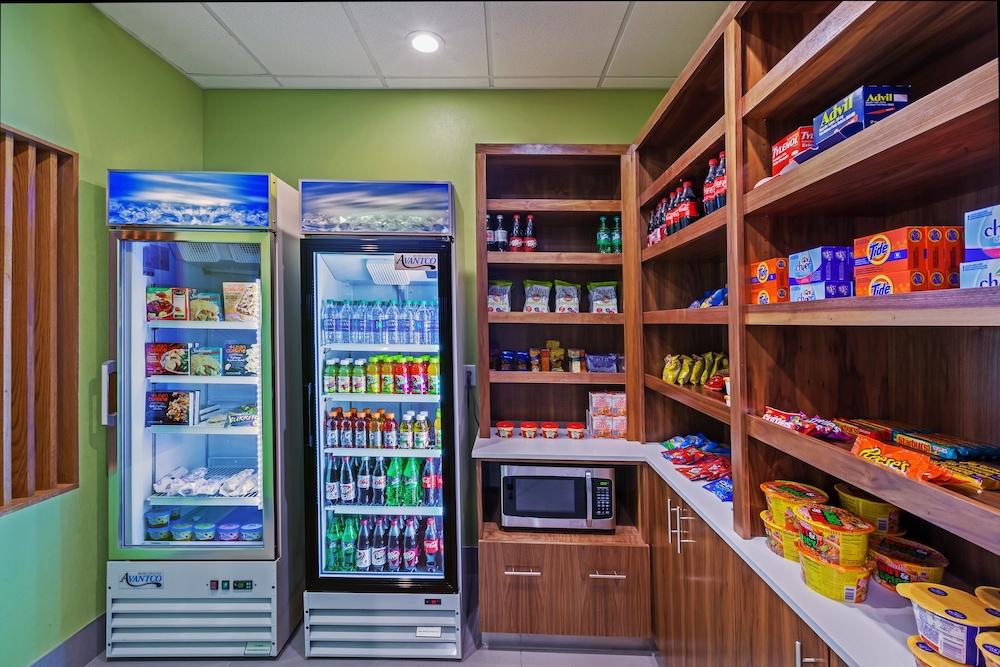 Holiday Inn Express & Suites Perryton by IHG photo 16