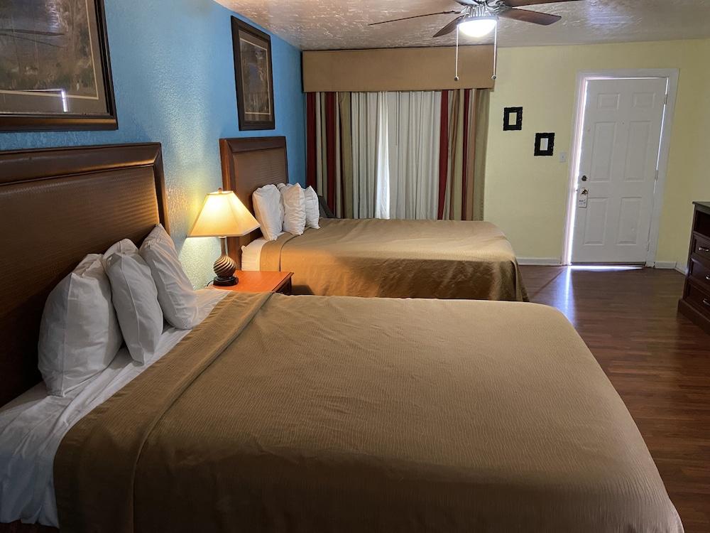 Delux Inn Clearwater photo 26