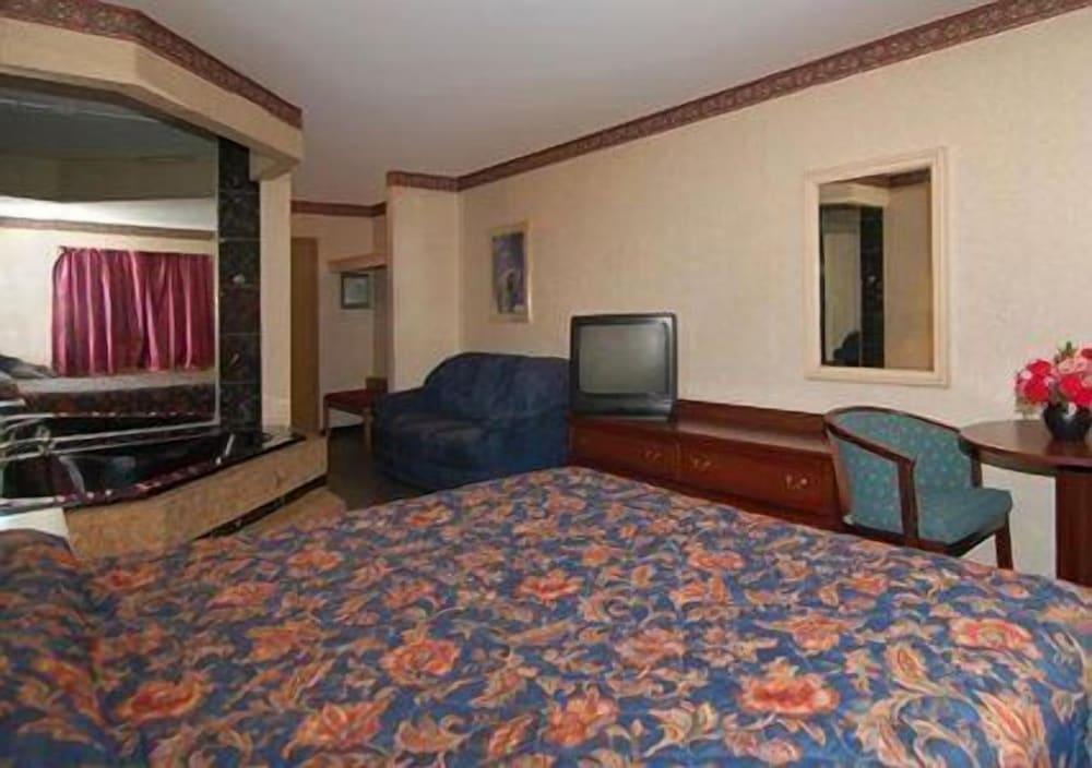 Econo Lodge Scranton near Montage Mountain photo 17