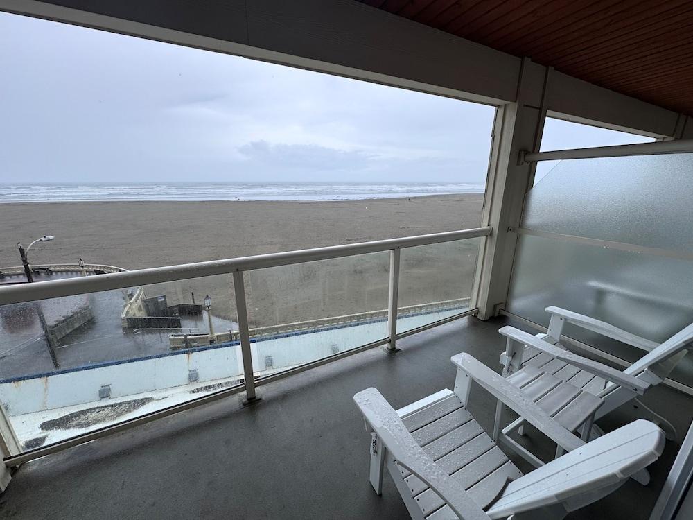 Promenade Inn & Suites Oceanfront photo 42