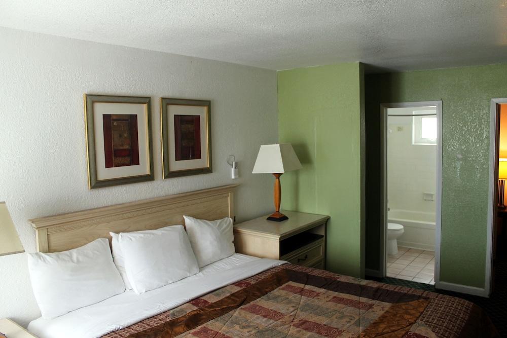 Fireside Inn Santa Cruz photo 13