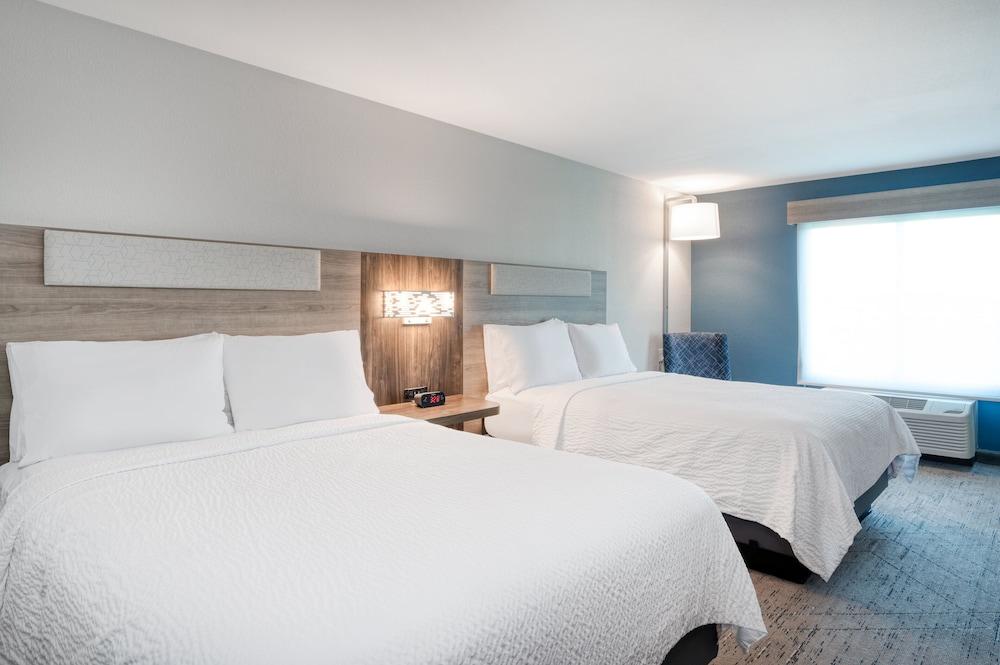 Holiday Inn Express Hotel & Suites Greenwood by IHG photo 29