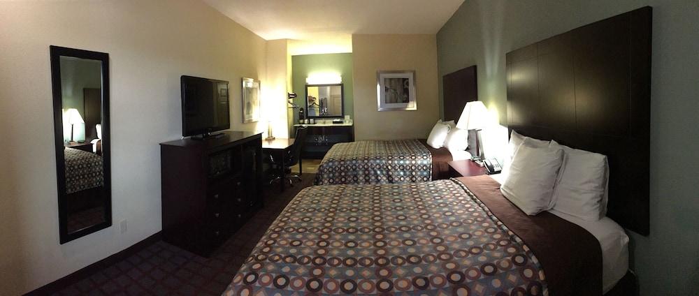 Pearsall Inn & Suites photo 10