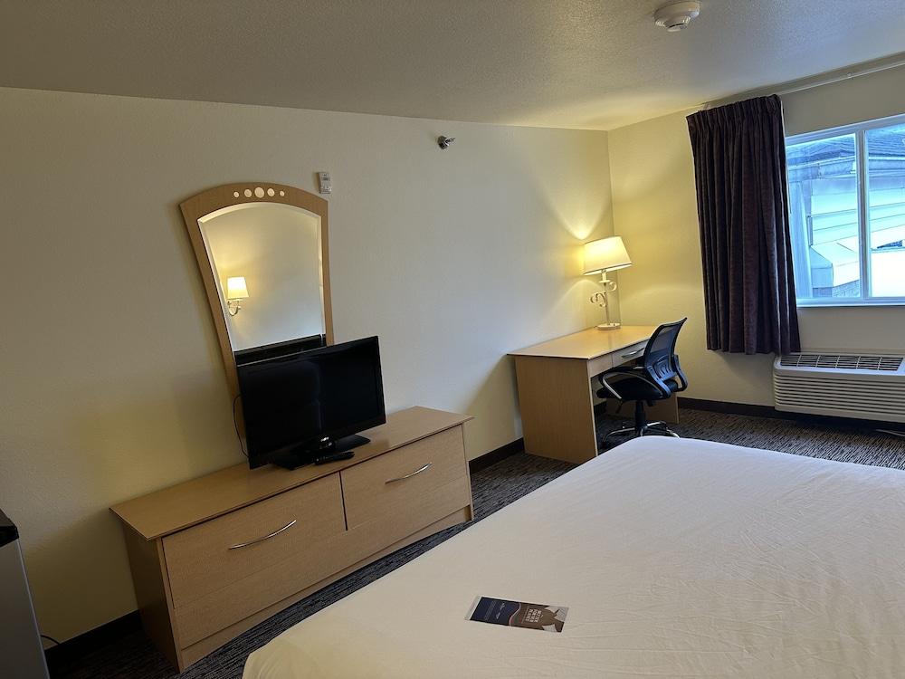 Baymont by Wyndham Lawrenceburg photo 11