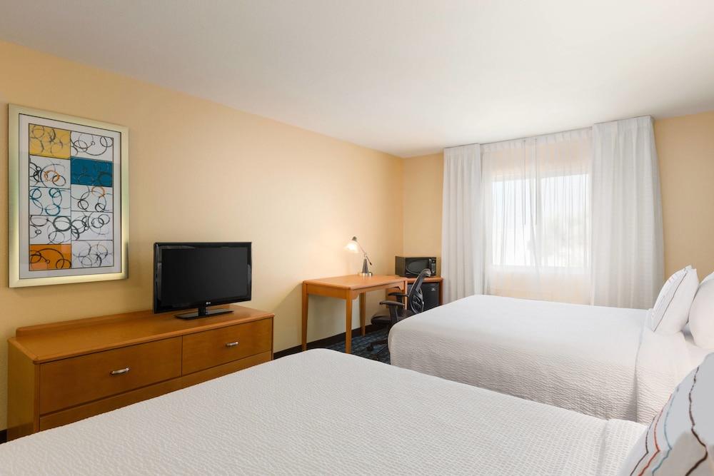 Comfort Inn & Suites Houston North - Spring photo 19