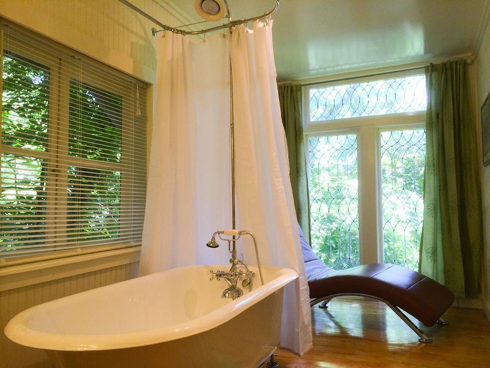 Eureka Zen Cottages photo 29