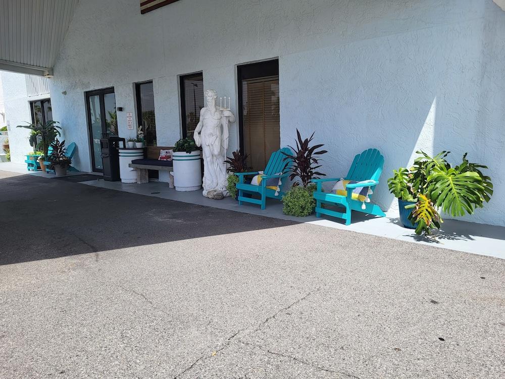 Beachside Hotel photo 21