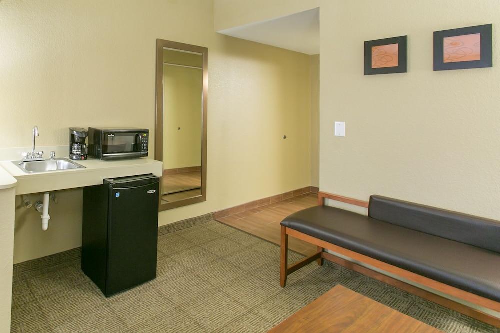 Comfort Suites Austin NW Lakeline photo 37