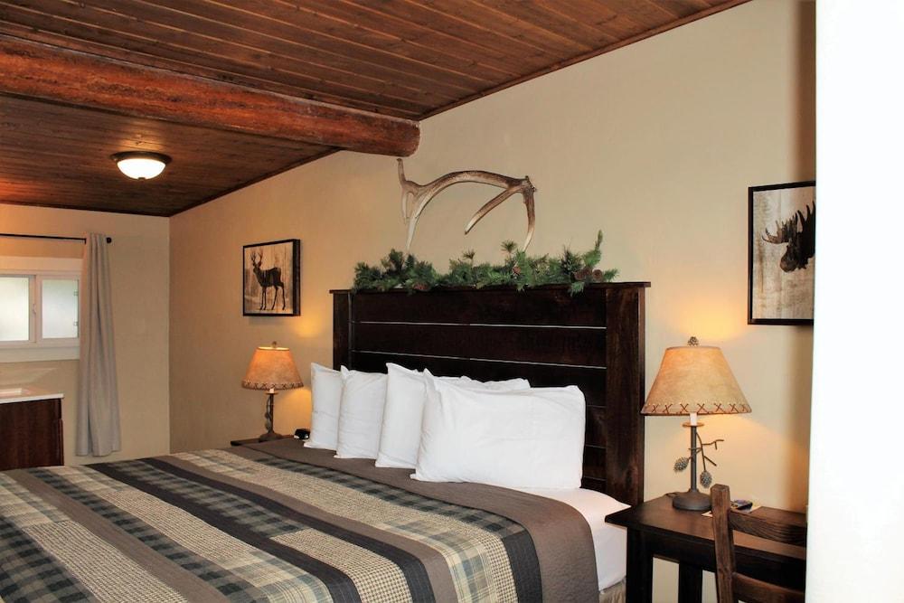 Elkhorn Cabins And Inn photo 30